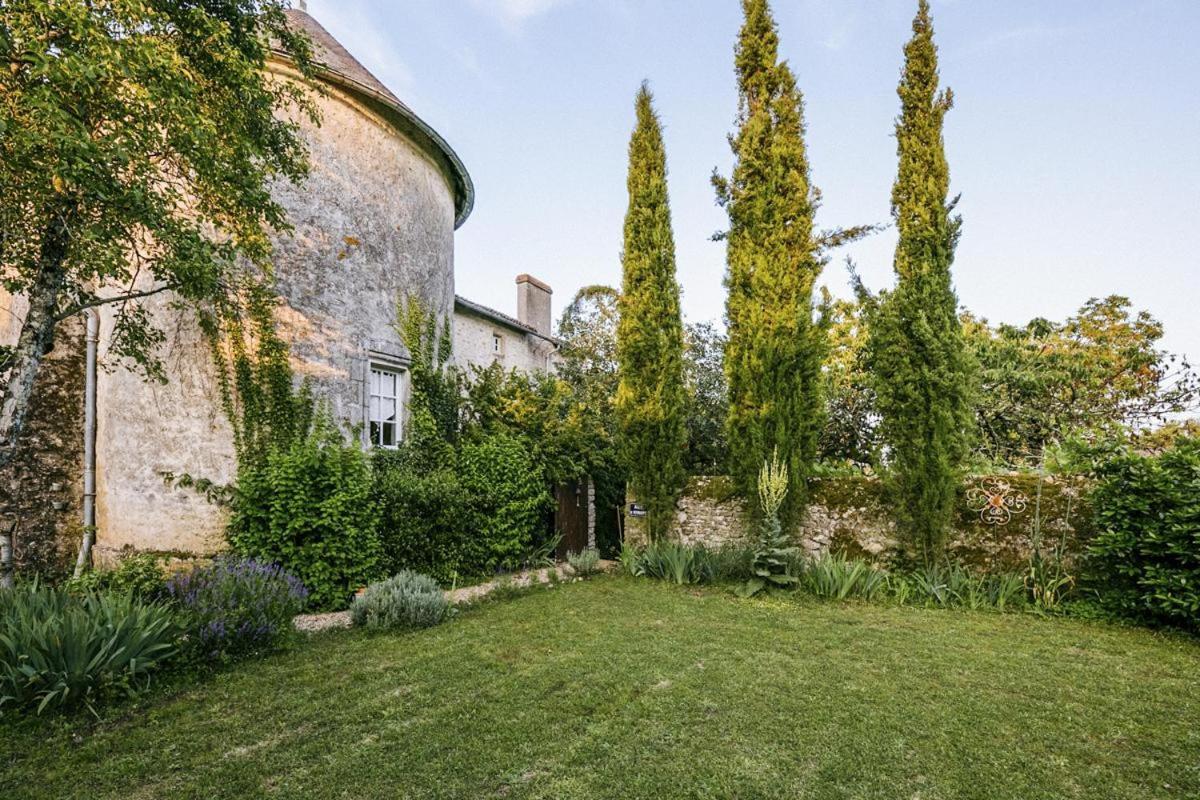 14Th Century Priory In Pressigny Bed and Breakfast Pressigny  Exteriör bild