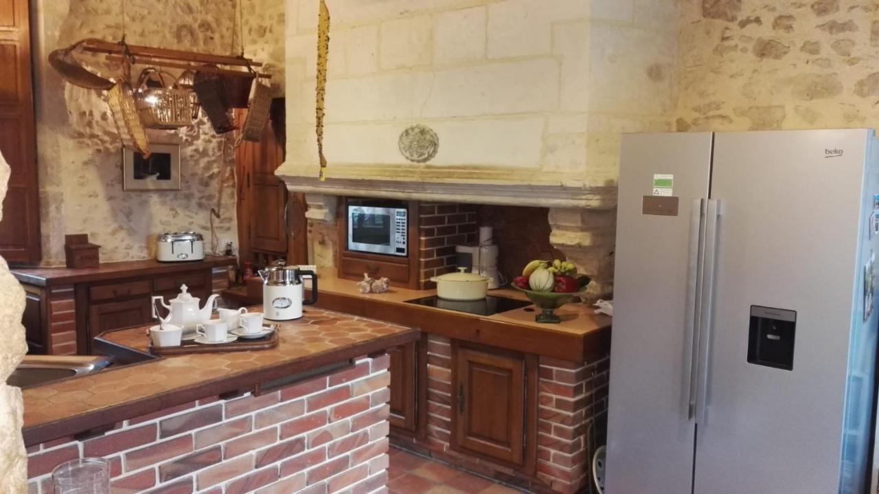 14Th Century Priory In Pressigny Bed and Breakfast Pressigny  Exteriör bild