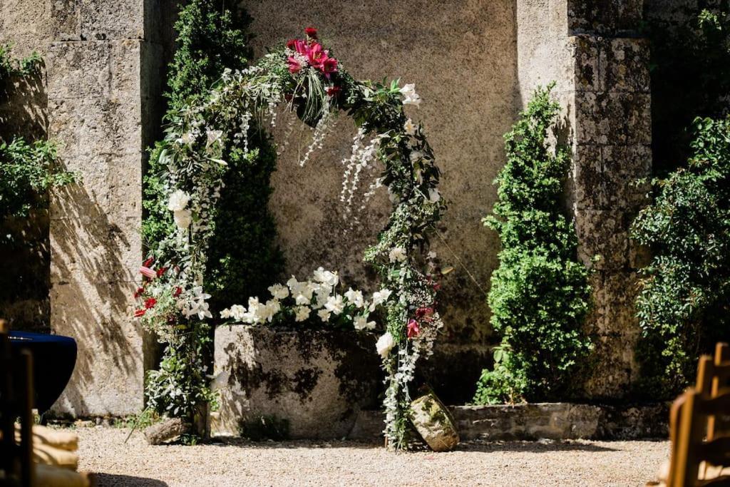 14Th Century Priory In Pressigny Bed and Breakfast Pressigny  Exteriör bild