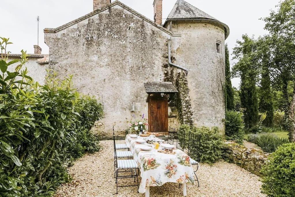14Th Century Priory In Pressigny Bed and Breakfast Pressigny  Exteriör bild