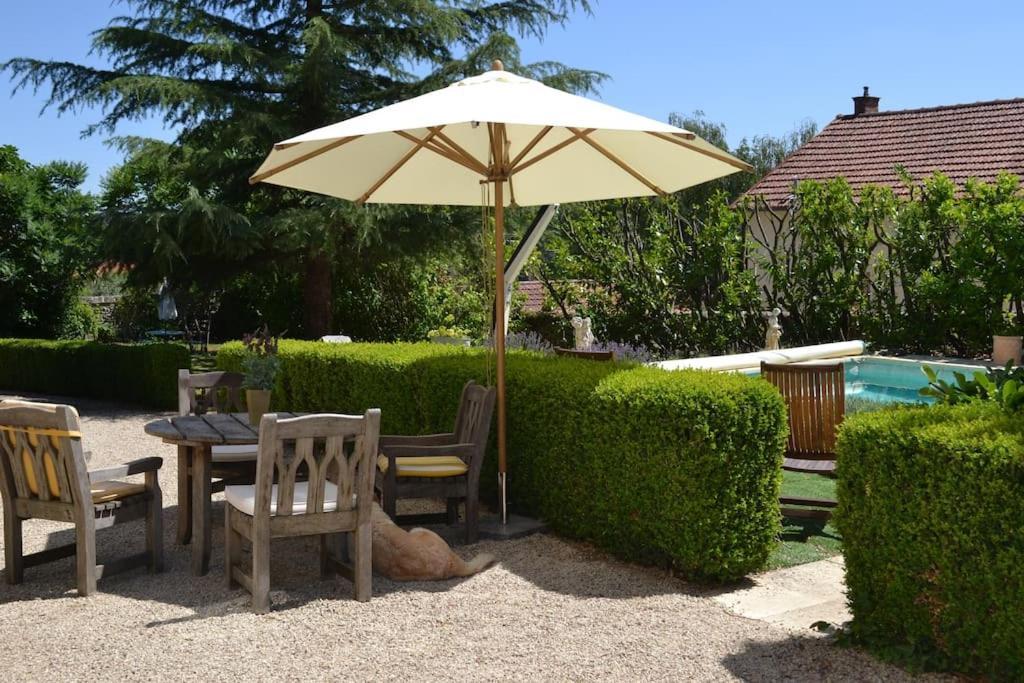 14Th Century Priory In Pressigny Bed and Breakfast Pressigny  Exteriör bild