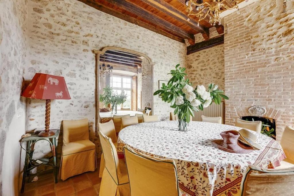 14Th Century Priory In Pressigny Bed and Breakfast Pressigny  Exteriör bild