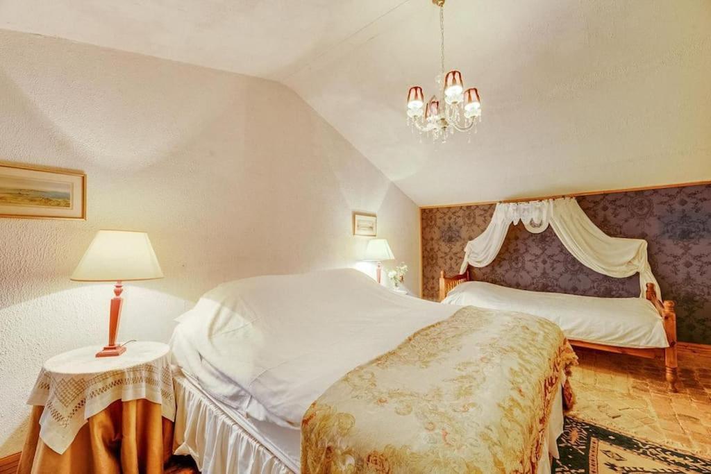 14Th Century Priory In Pressigny Bed and Breakfast Pressigny  Exteriör bild